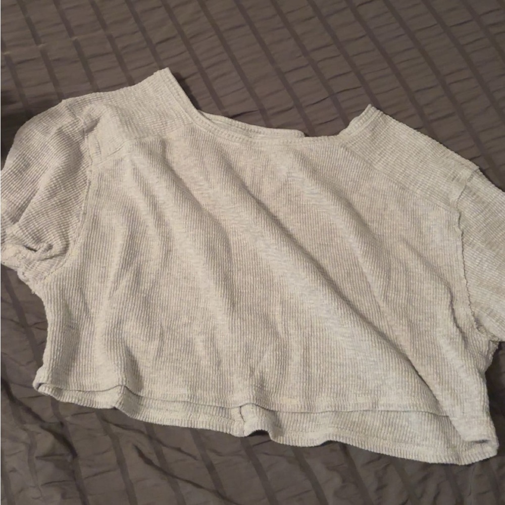 Grey cropped xs aerie shirt